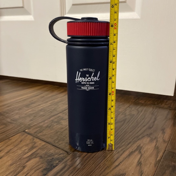 Herschel navy water bottle 18oz 530ml - Picture 12 of 14